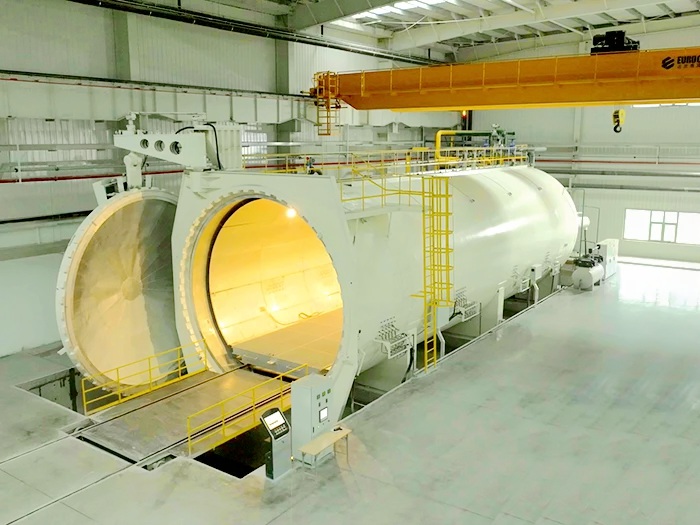 热压罐：Ø6×20米，最高工作温度250℃，压力1.2MPa